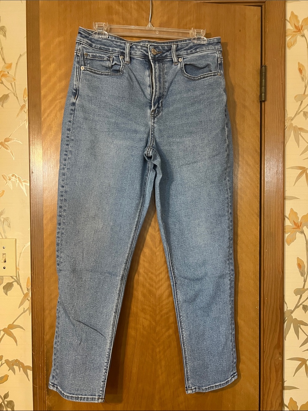 American Eagle Mom Jeans